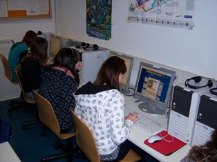 Schüler beim Informatikkurs